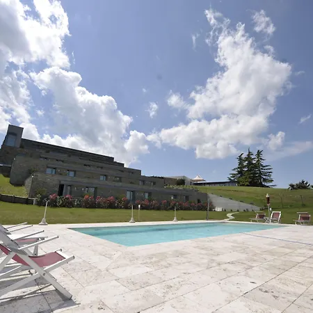 カデル ルーポ モンテルーポ・アルベーゼ