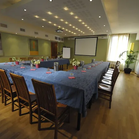 ホテル カデル ルーポ モンテルーポ・アルベーゼ