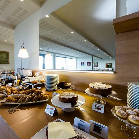 カデル ルーポ 4* モンテルーポ・アルベーゼ