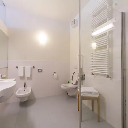 カデル ルーポ 4*