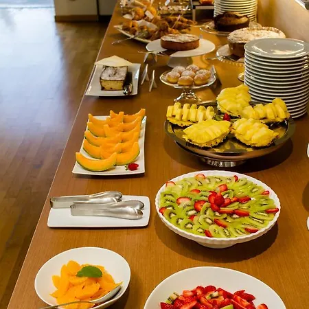 ホテル カデル ルーポ モンテルーポ・アルベーゼ